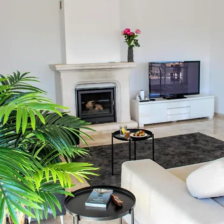 Villa With Heated Pool *